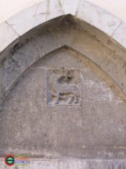 Chiesa di Sant’Antonio Abate – Agnello crucifero sul portale laterale