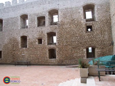 Cortile Castello Monforte