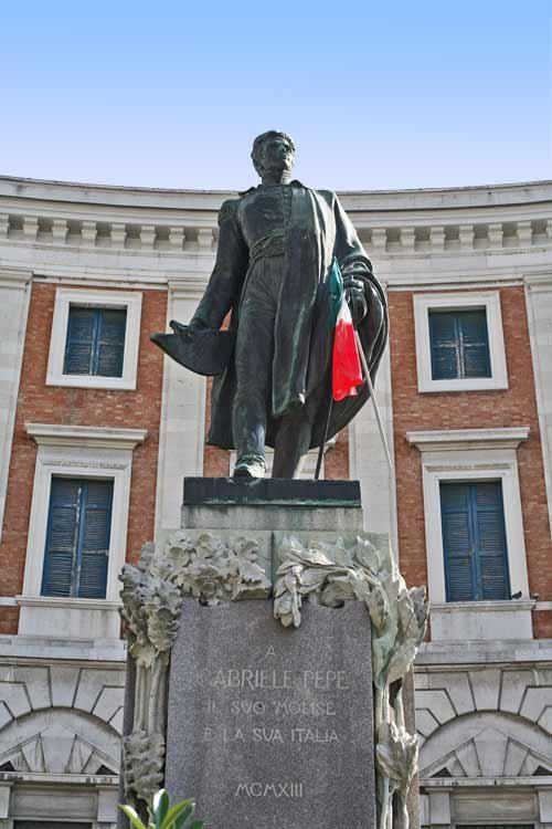 Ma il fatto che l’innalzò all’ammirazione di tutti gli italiani fu il duello che sostenne la mattina del 18 febbraio 1826 a Firenze contro il letterato francese Alfonso Lamartine, che aveva offeso l'Italia definendola "terra di morti". Pepe dando prova di coraggio non solo accettò un padrino francese a lui sconosciuto ma scelse anche la più corta delle spade. Sconfitto l’arrogante poeta d’oltralpe, curò personalmente la ferita al braccio dell’avversario. Appena la notizia si diffuse gli giunsero da tutta Italia lettere di lode per aver difeso l’onore della Patria. Nel 1836 tornò a Napoli dove partecipò pur anziano ai moti del 1848. Nello stesso anno fu rieletto deputato. Scampò ad un ultimo mandato di cattura solo con la morte, avvenuta a Civita il 26 luglio 1849.